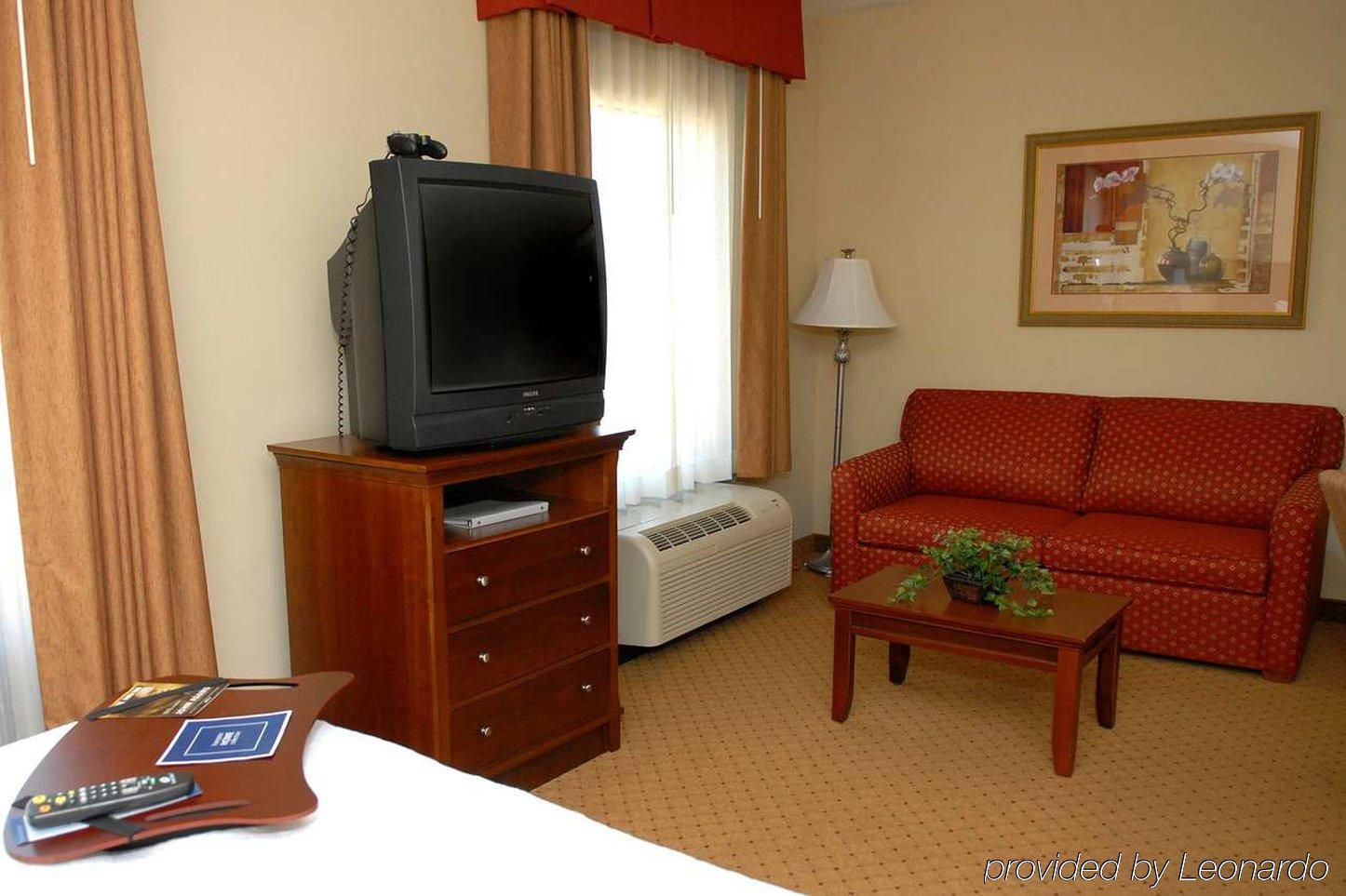 Hampton Inn & Suites Frederick/Fort Detrick Стая снимка